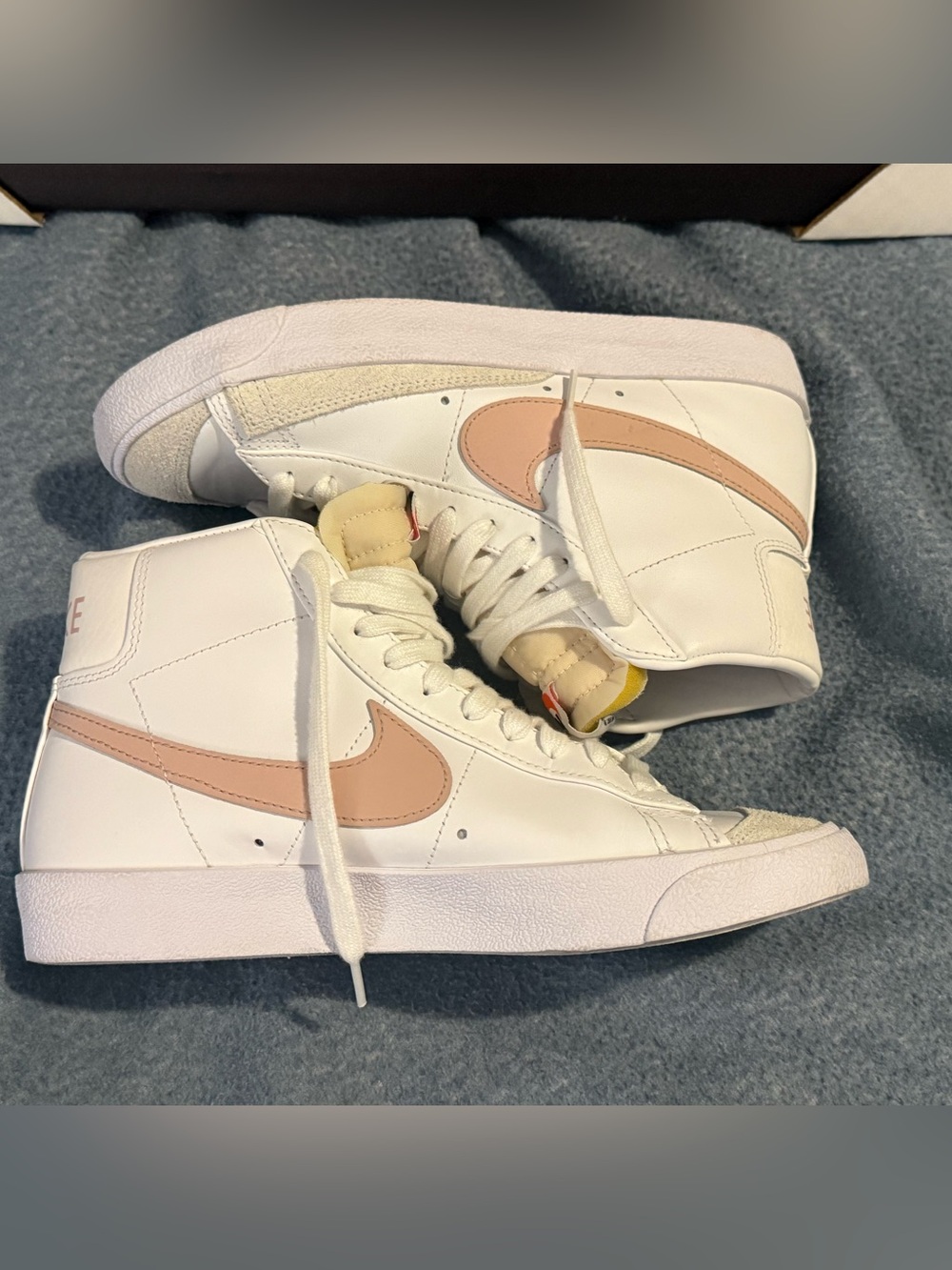 Nike Women's Blazer Mid '77 Vintage - White with Pink Swoosh (Size 9)